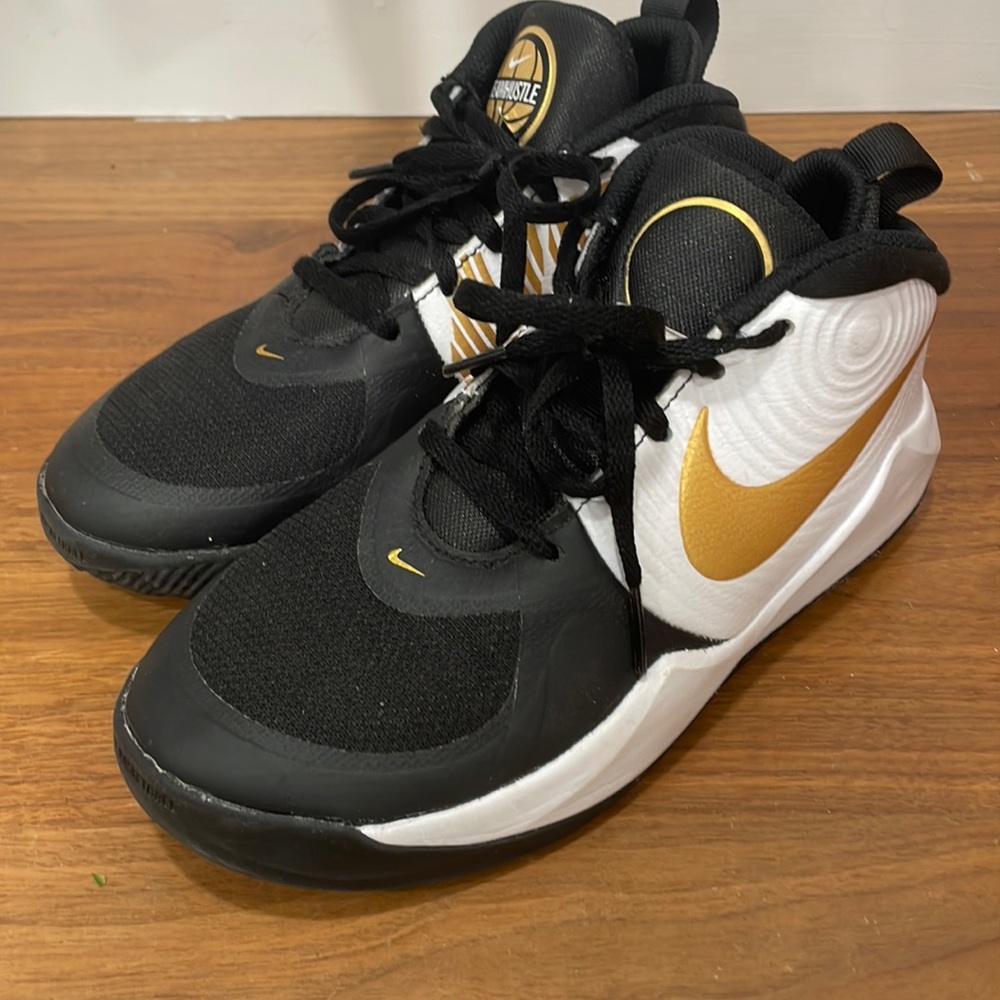 Youth Nike Basketball Shoe Size 4